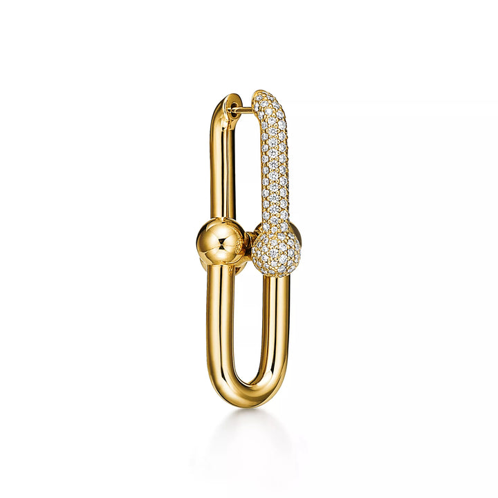 Link earrings set with zirconia stones